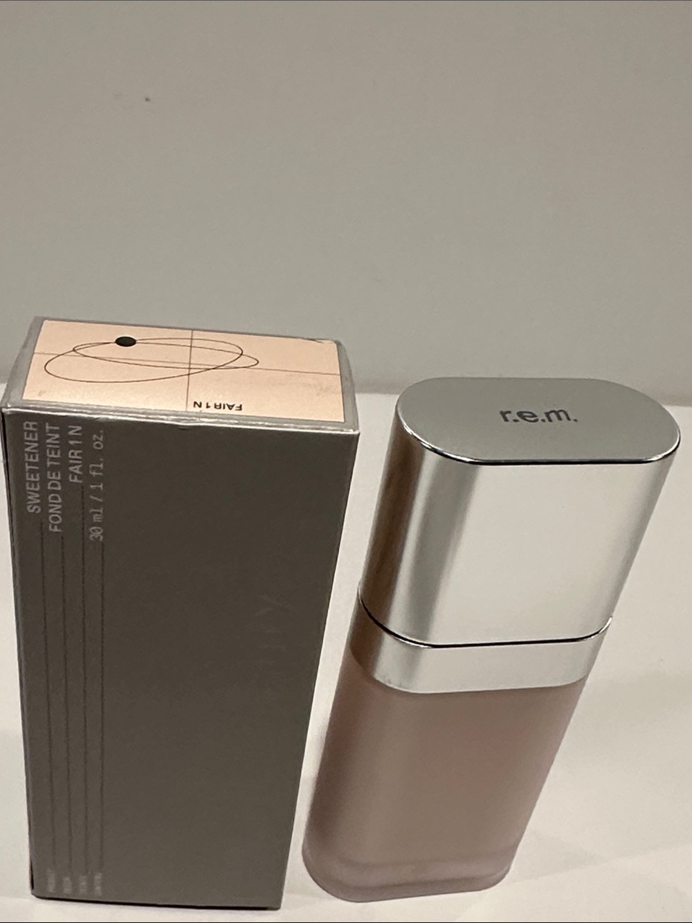 NIB R.E.M Beauty Sweetnet Fair 1N Foundation.